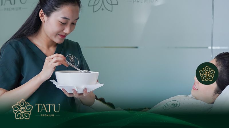 Nhân viên điều dưỡng tại Tatu Premium nhiệt tình, chu đáo chăm sóc khách hàng