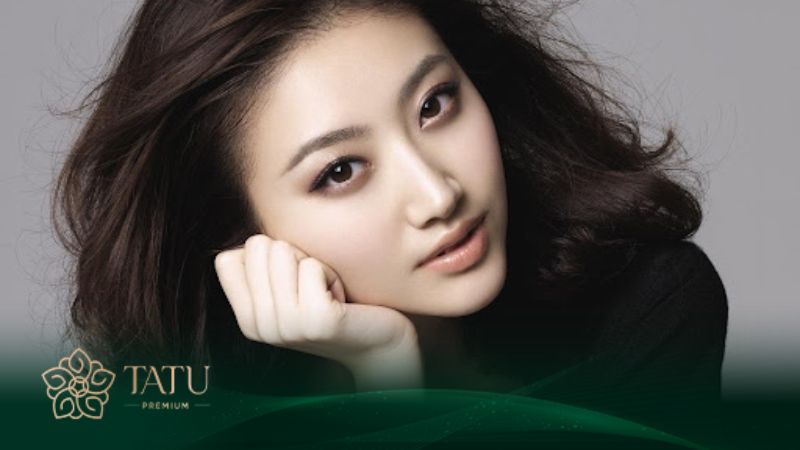 Gương mặt hài hòa, đường nét hoàn hảo sau khi nâng cằm